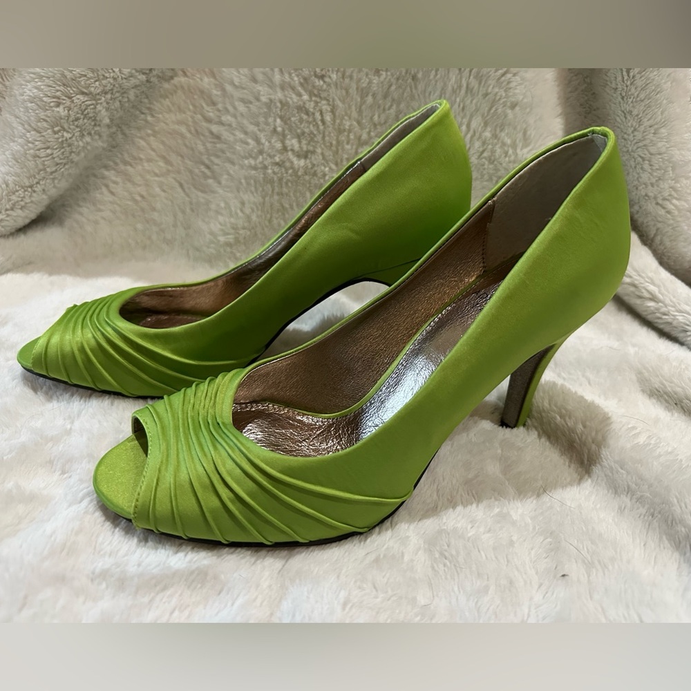 Adrianna Papell Green Peep-Toe Heels